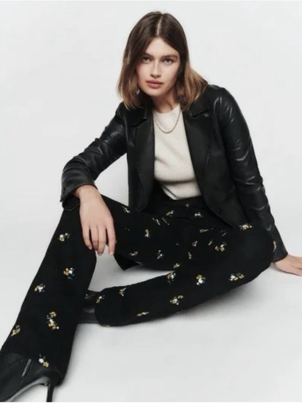 Reformation Cynthia high rise straight jeans in Priscilla embroidered. New - Picture 7 of 7